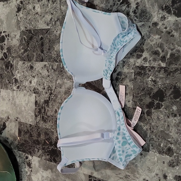 Victoria's Secret Bra - Picture 3 of 5